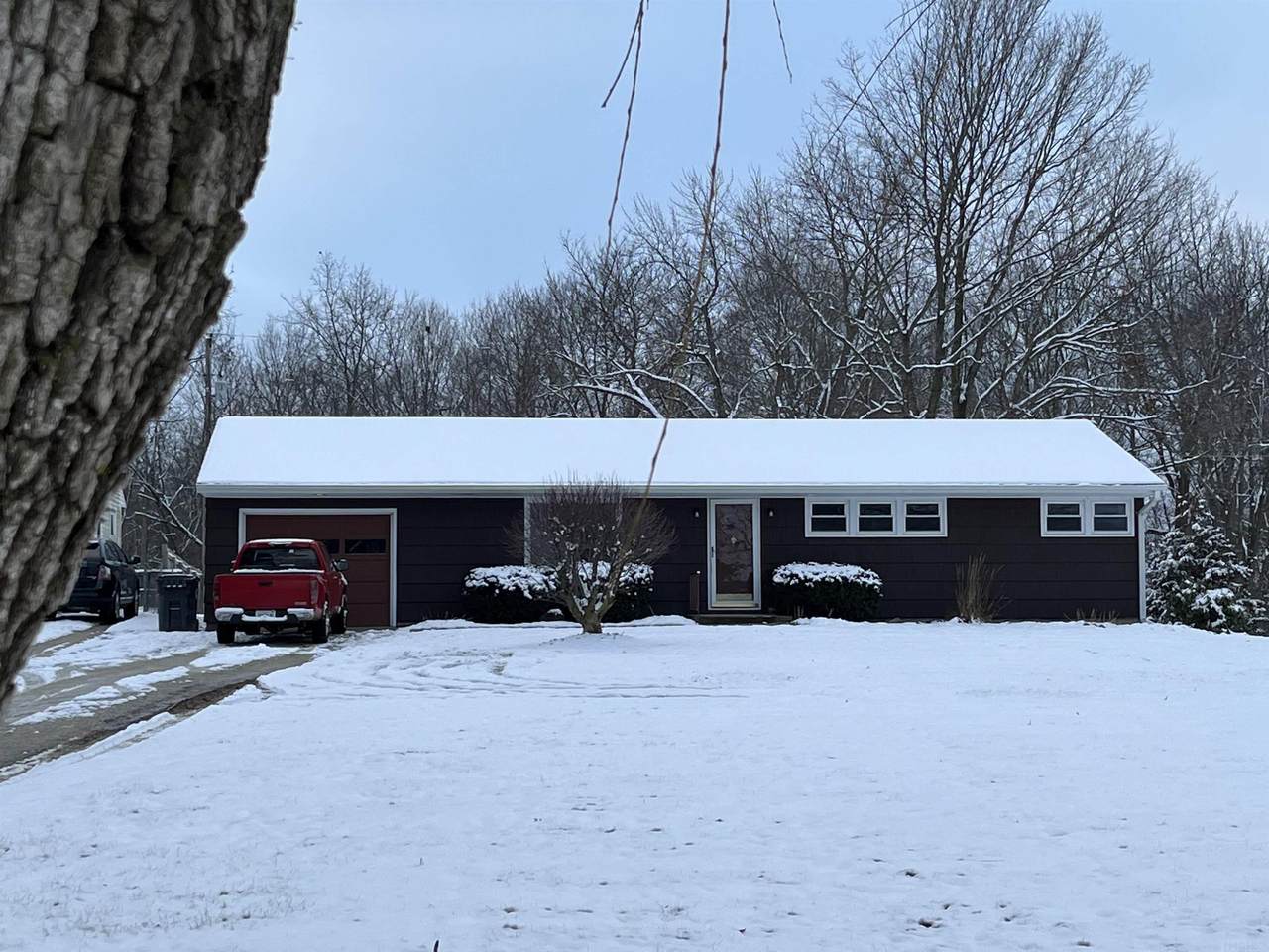 793 Lincolnway - Photo 1