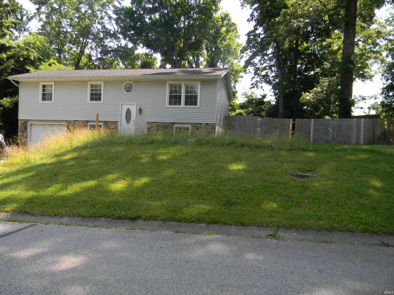 664 Robin Drive - Photo 1