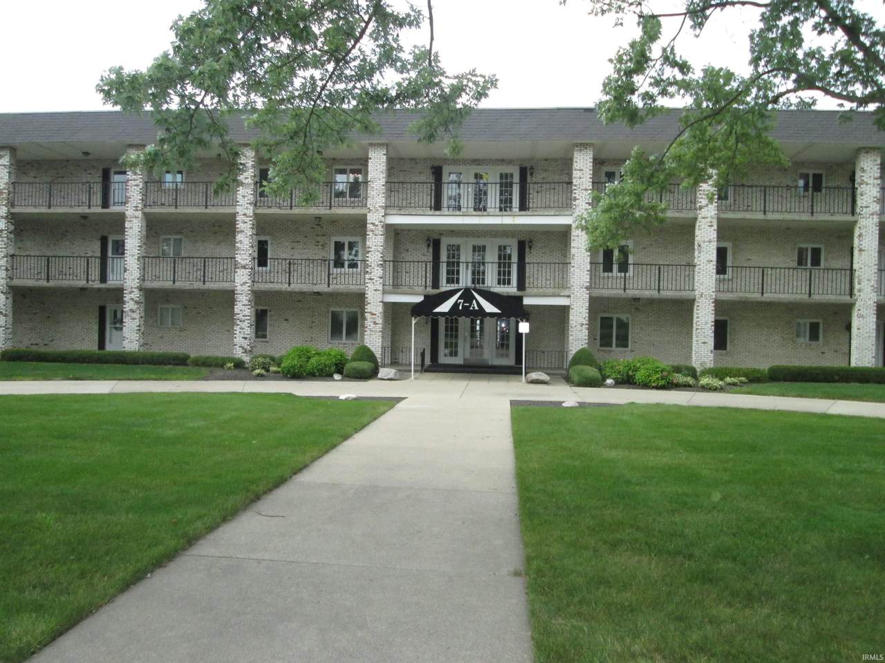 4501 Wheeling Avenue - Photo 1