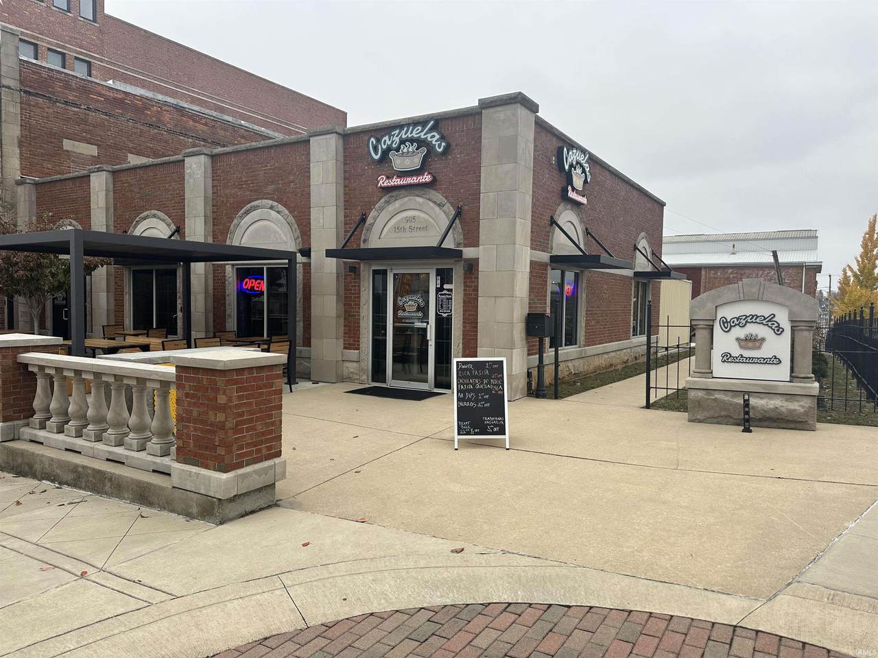 905 15th Street - Photo 1