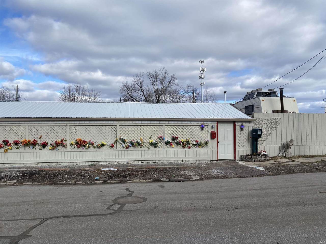 1801 Longley Avenue - Photo 1