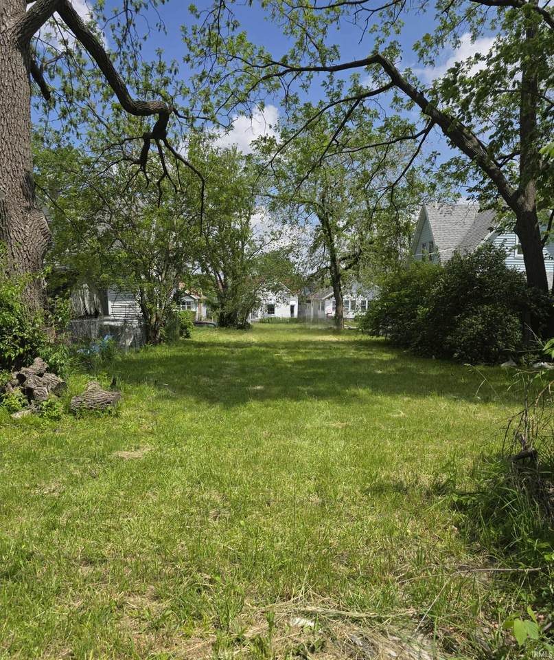 915 18th Street - Photo 1