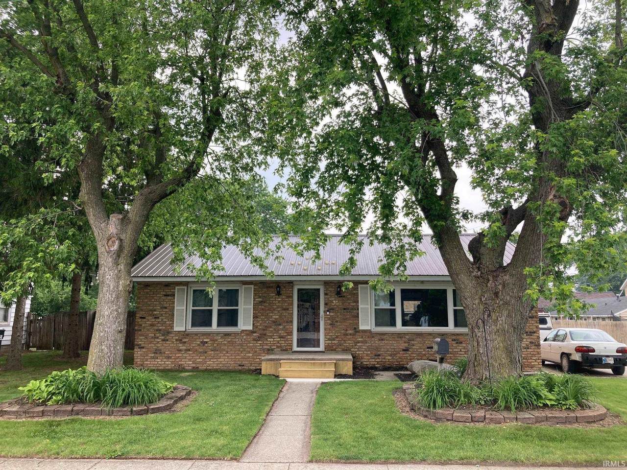 305 Lincoln Avenue - Photo 1
