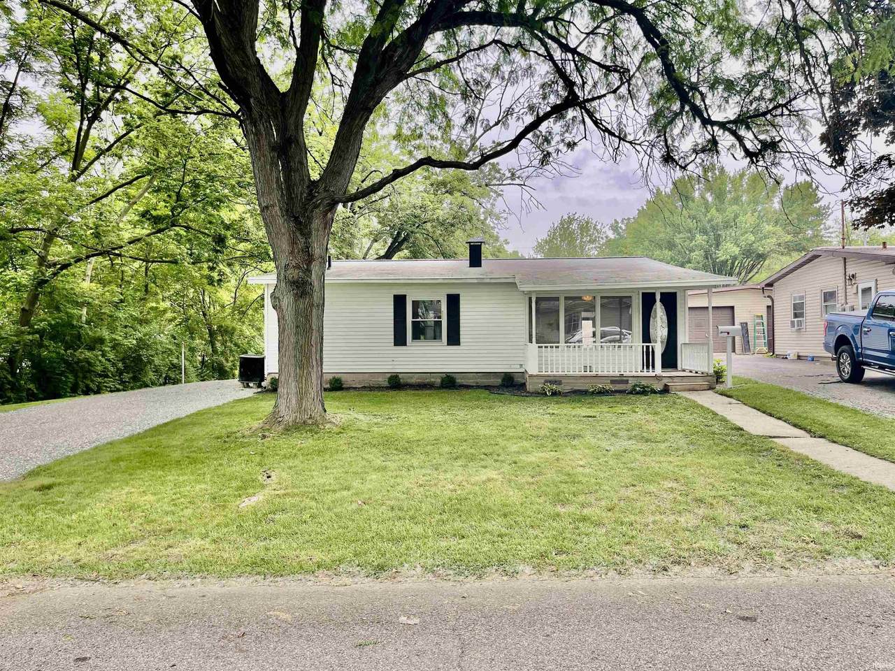 210 Gladstone Drive - Photo 1