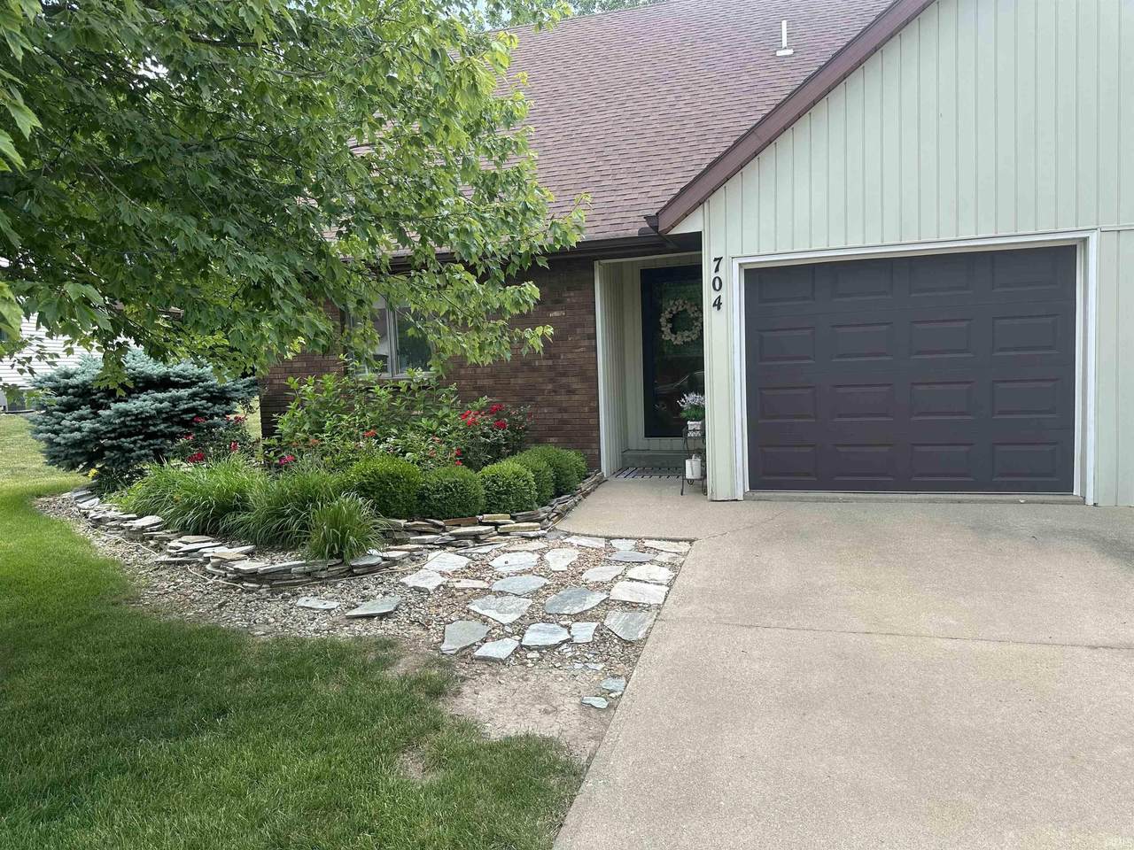704 Shoreland Court - Photo 1