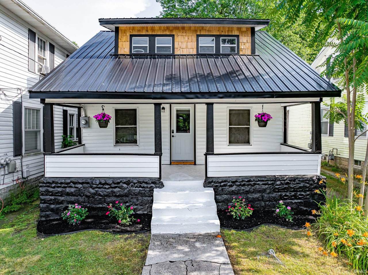 561 Columbus Street - Photo 1