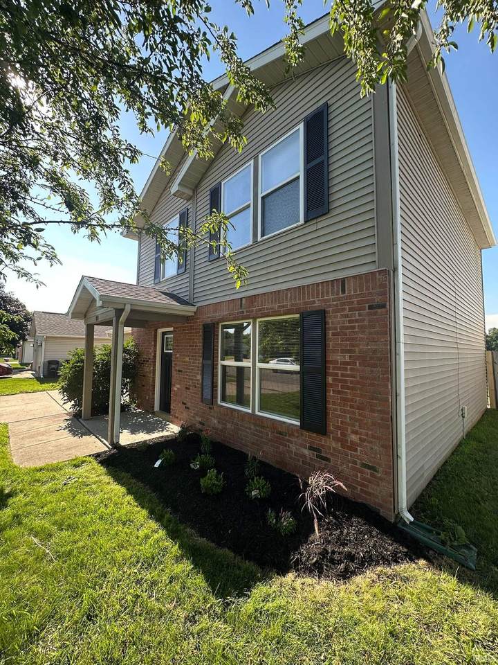 914 Braxton Drive North - Photo 1