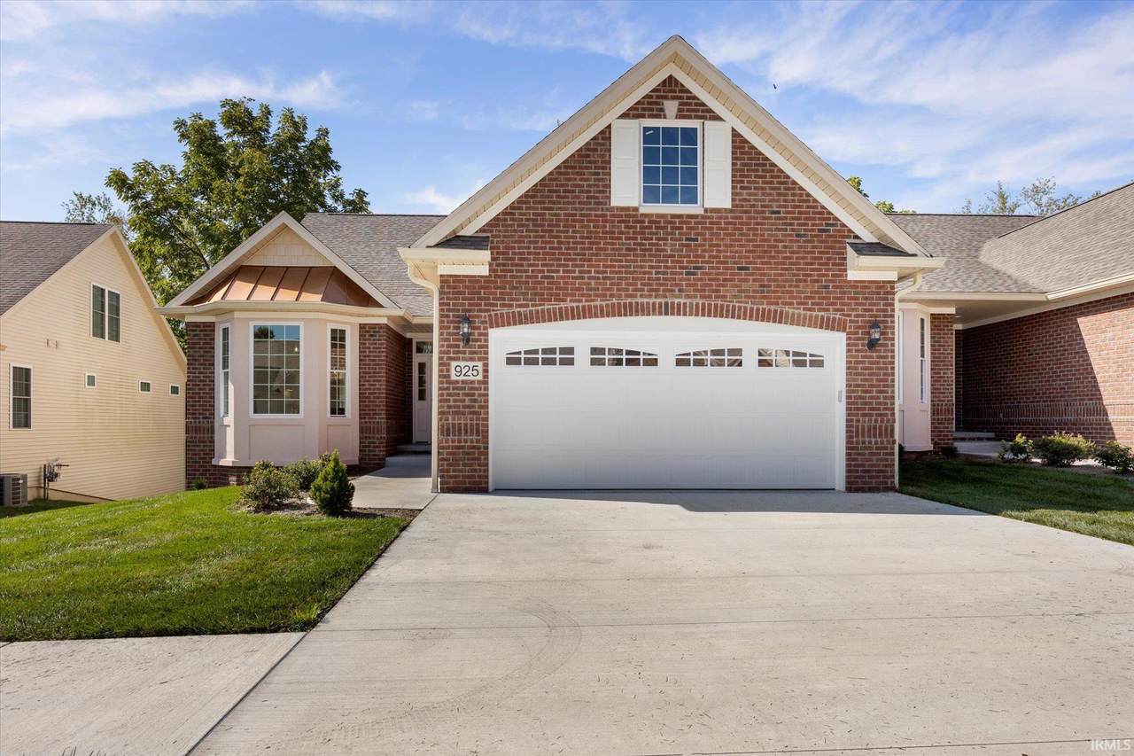 925 Baywood Drive - Photo 1