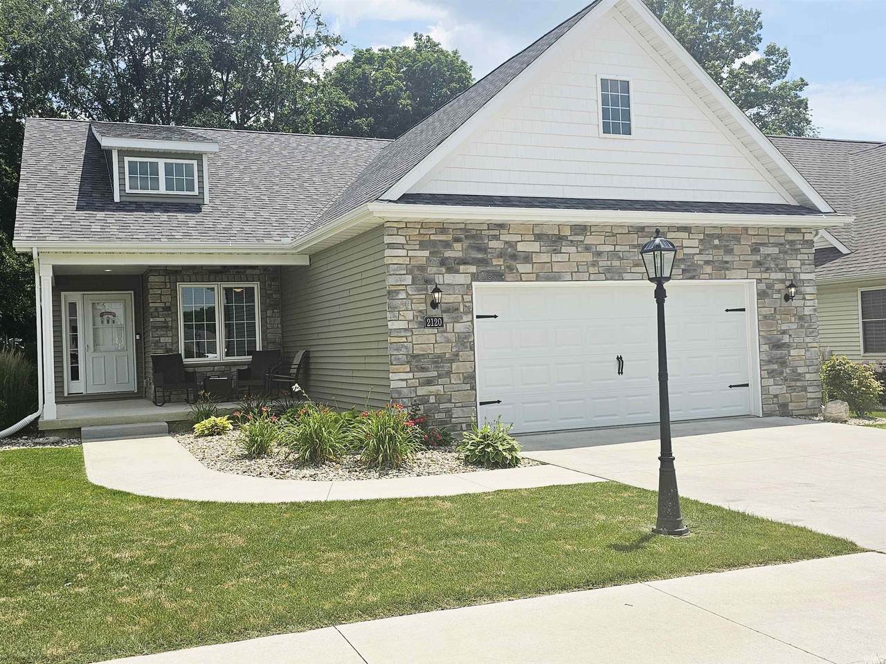 2120 Creekside Boulevard - Photo 1