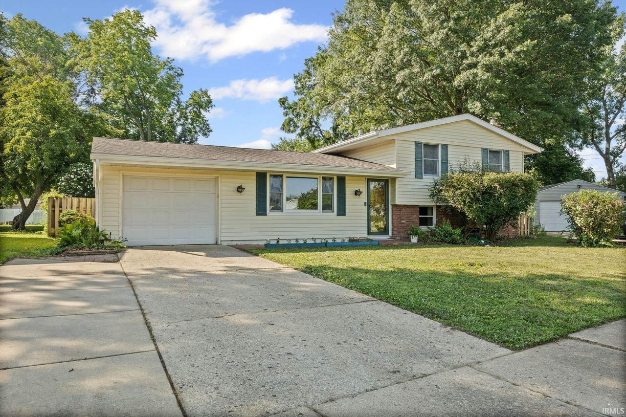 1613 Sherwood Drive - Photo 1