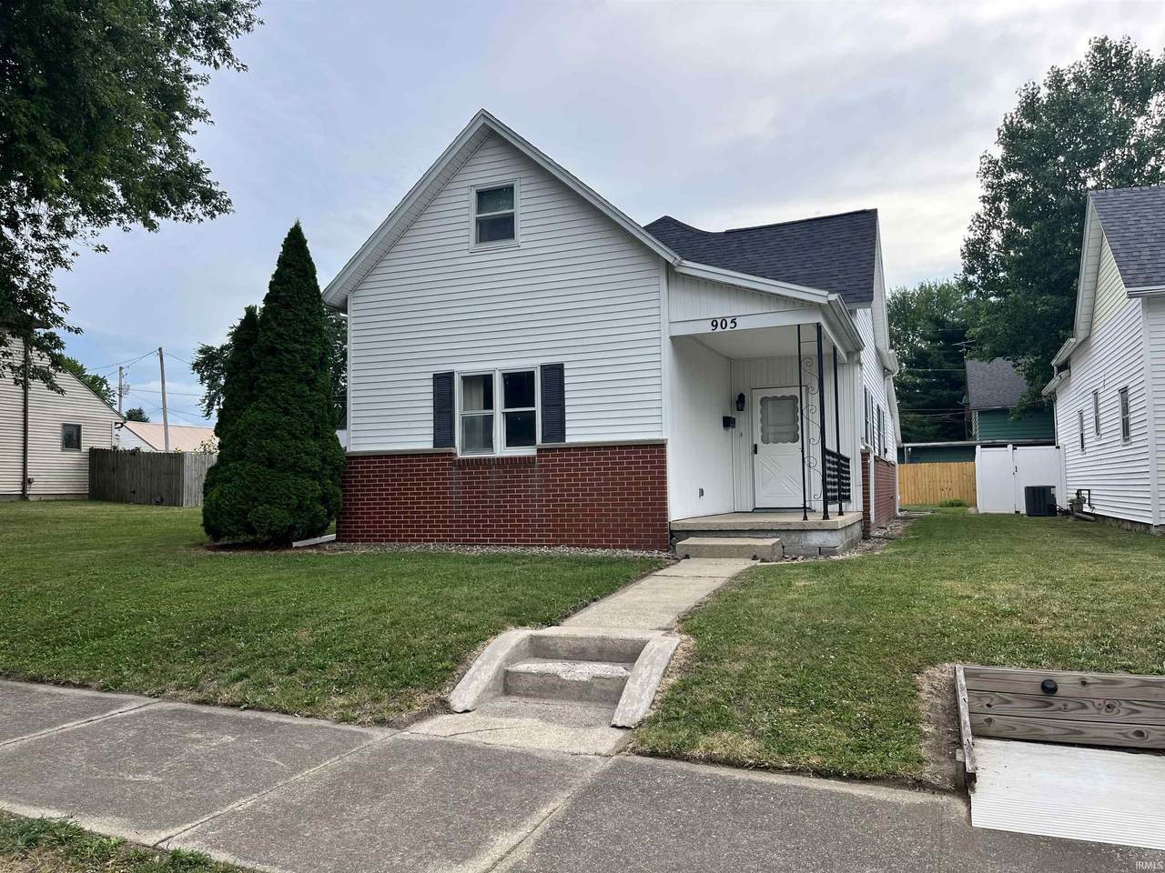 905 20th Street - Photo 1