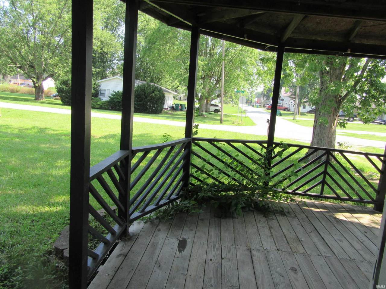 https://bt-photos.global.ssl.fastly.net/irmls/1280_boomver_1_202531037-2.jpg