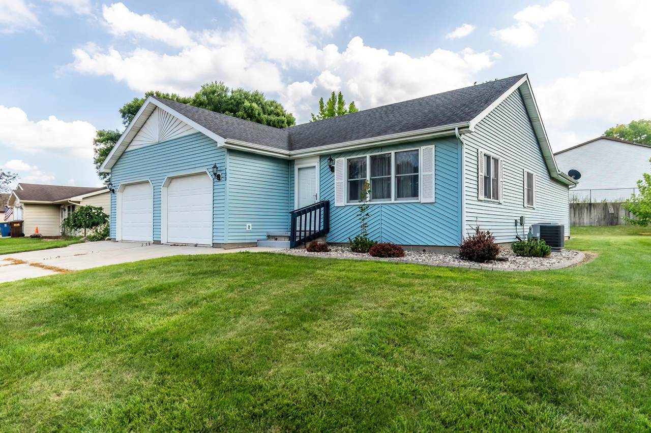 700 Apple Hill Way - Photo 1