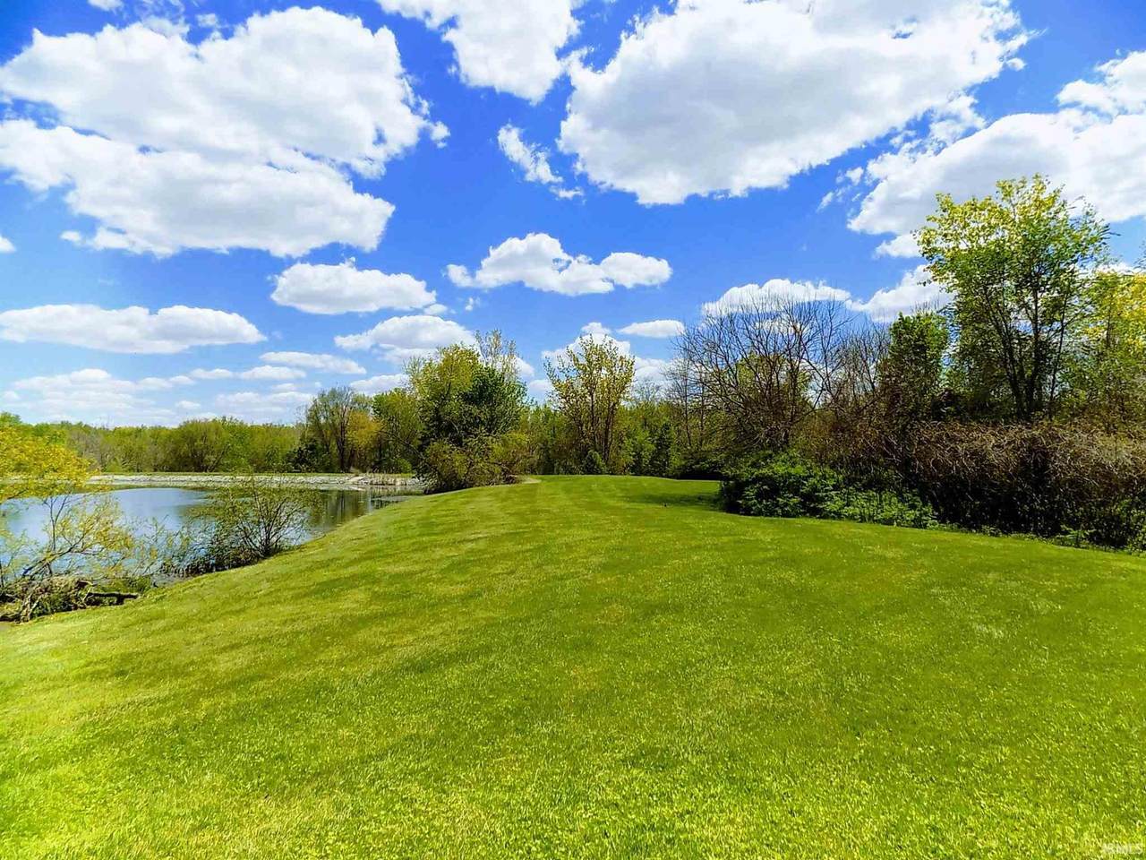 36 300 West - Photo 1