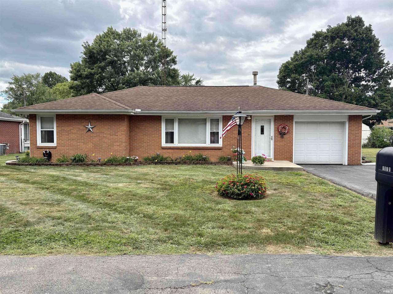 1919 Arlington Road - Photo 1