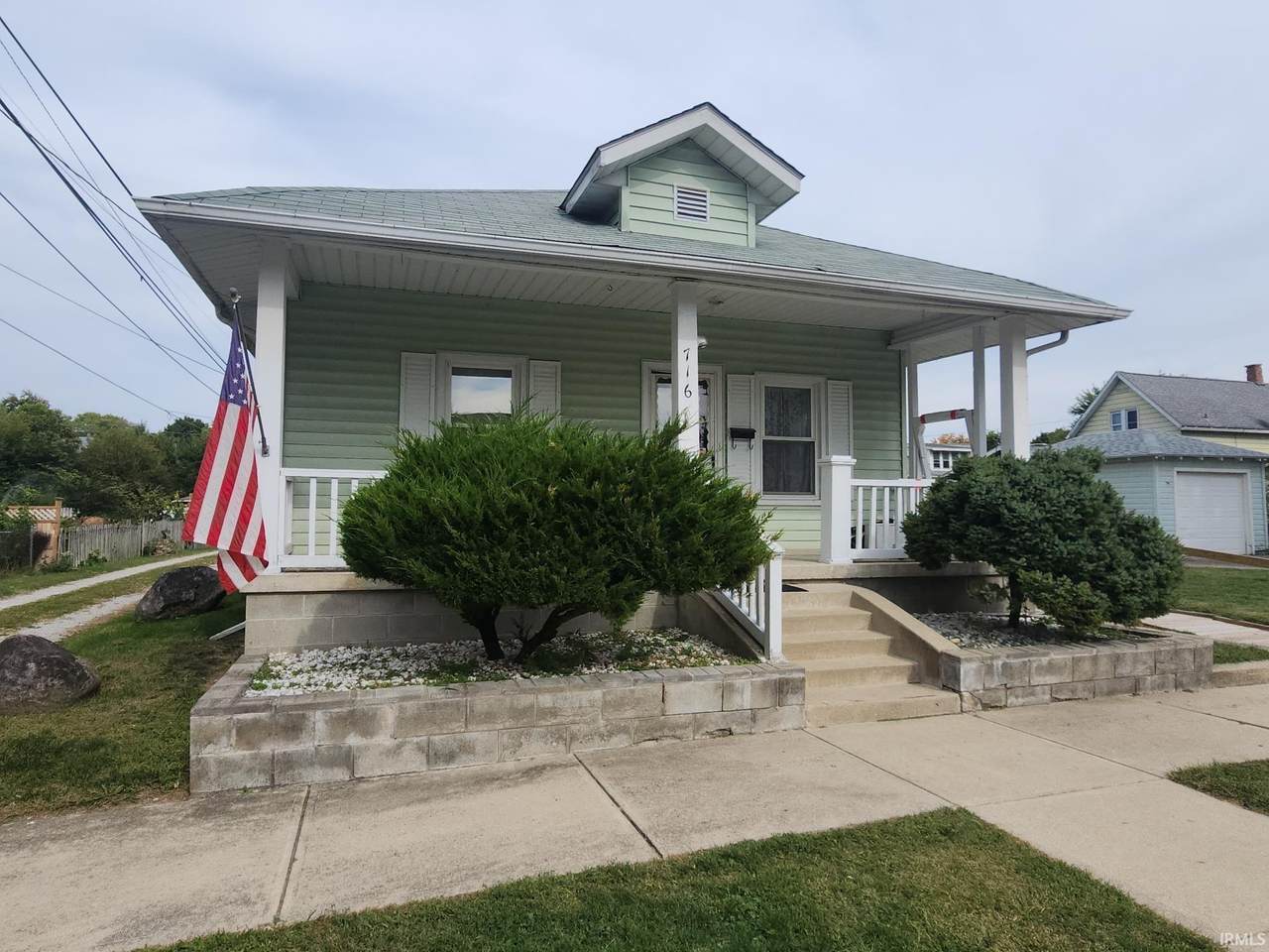716 16th Street - Photo 1