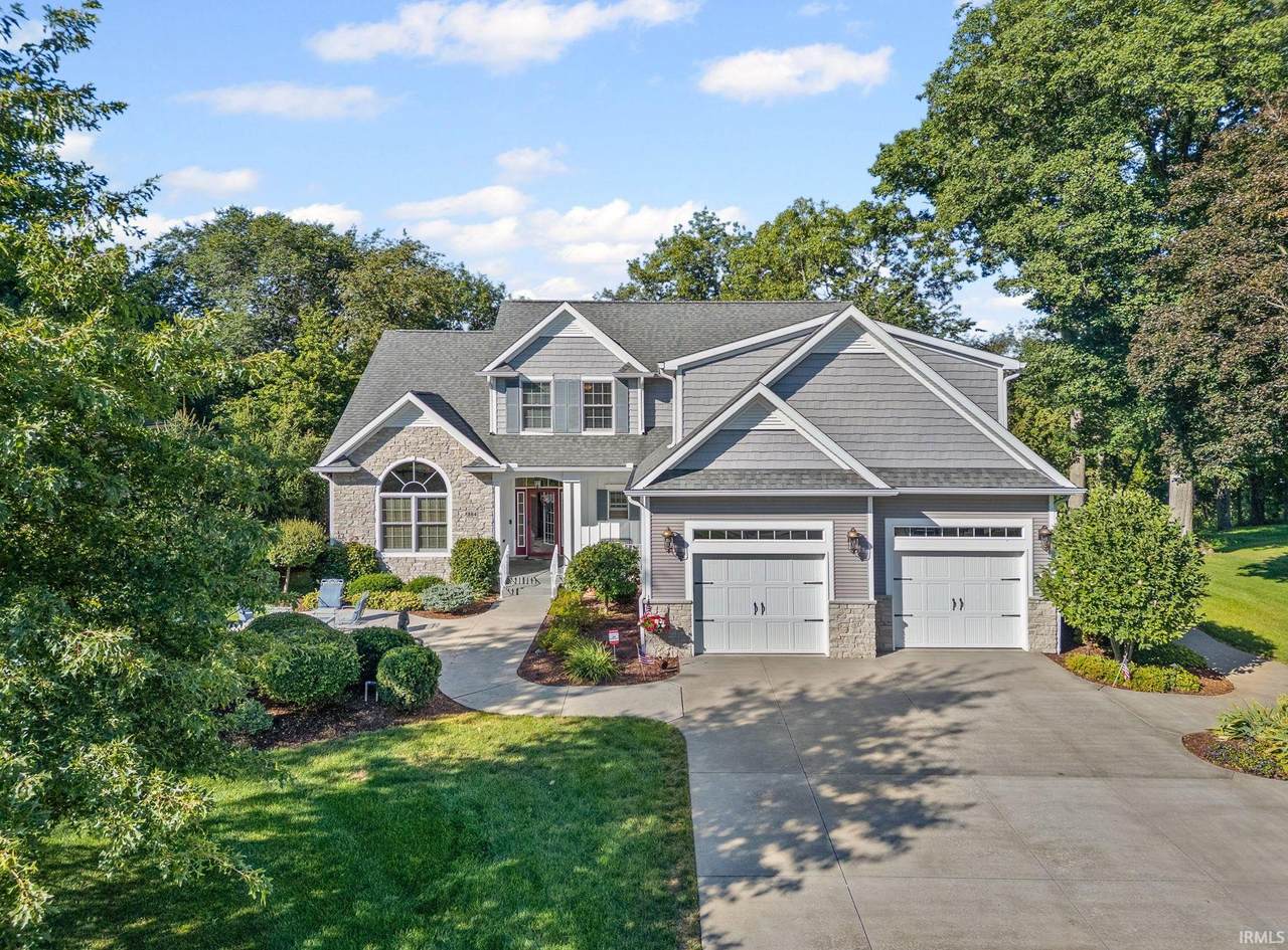 864 Commodores Circle - Photo 1