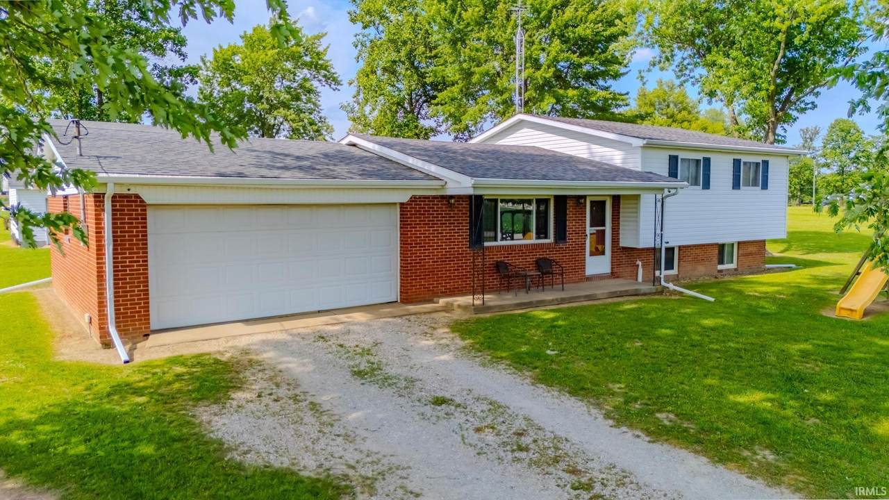 8885 400 N - Photo 1