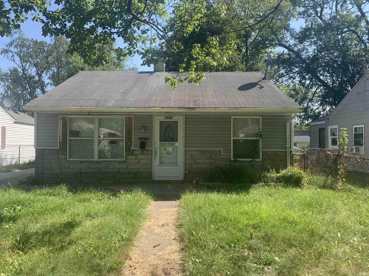 1942 Johnson Street - Photo 1