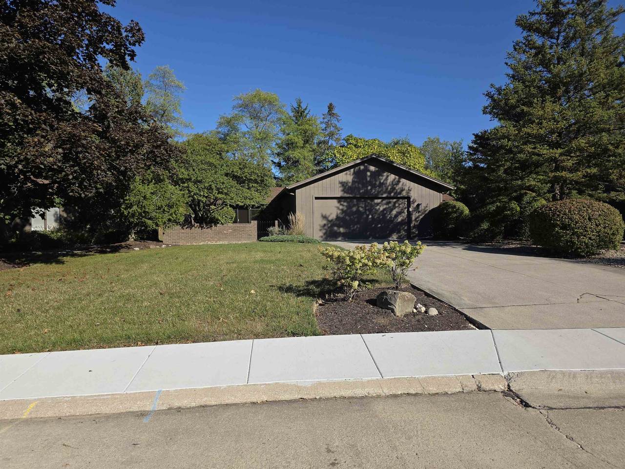 9523 Ledgewood Court - Photo 1