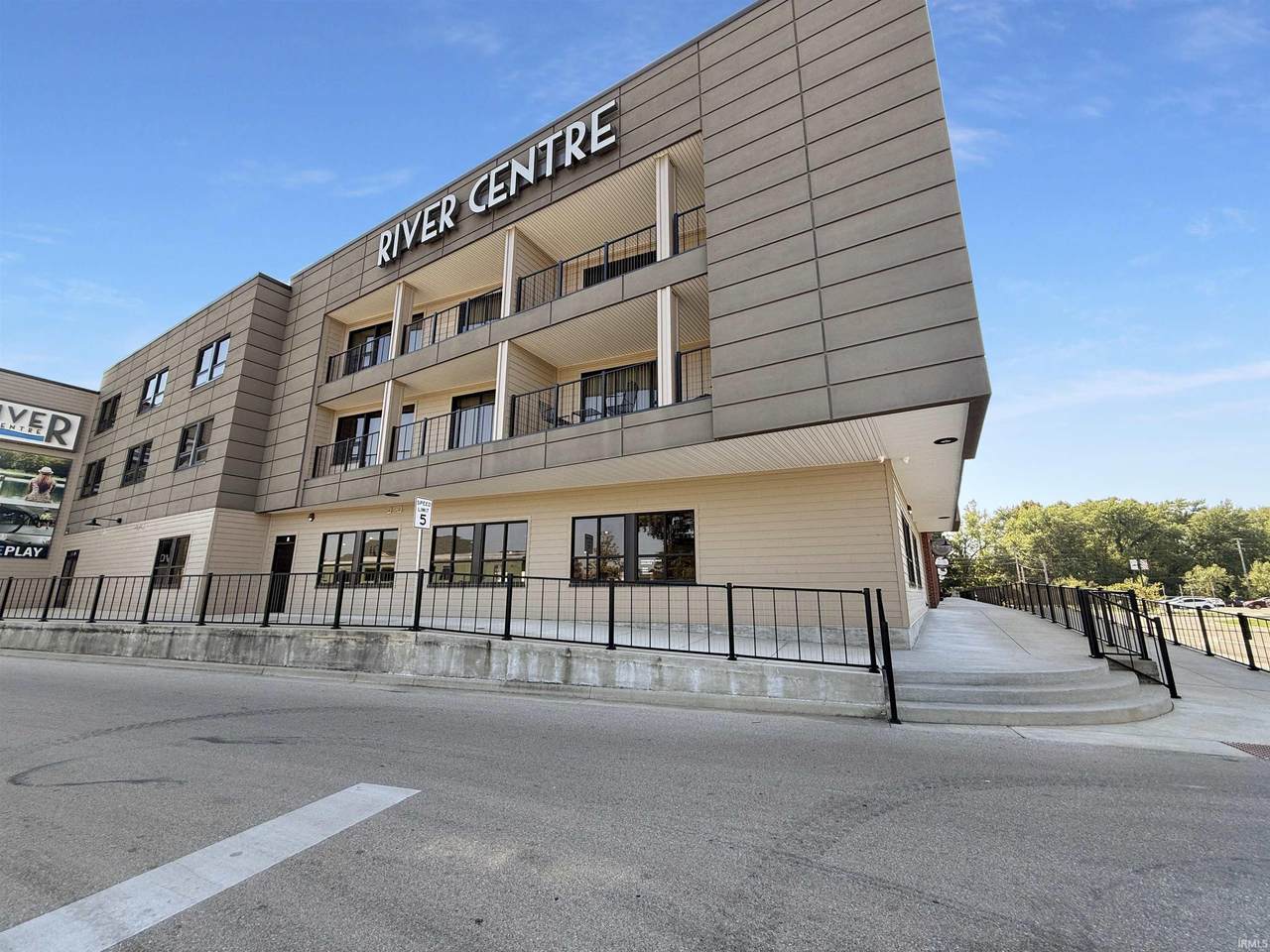 225 River Centre Landing Suite D - Photo 1