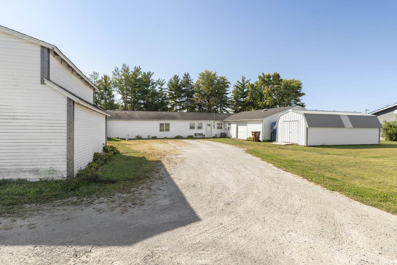 7707 300 N - Photo 1