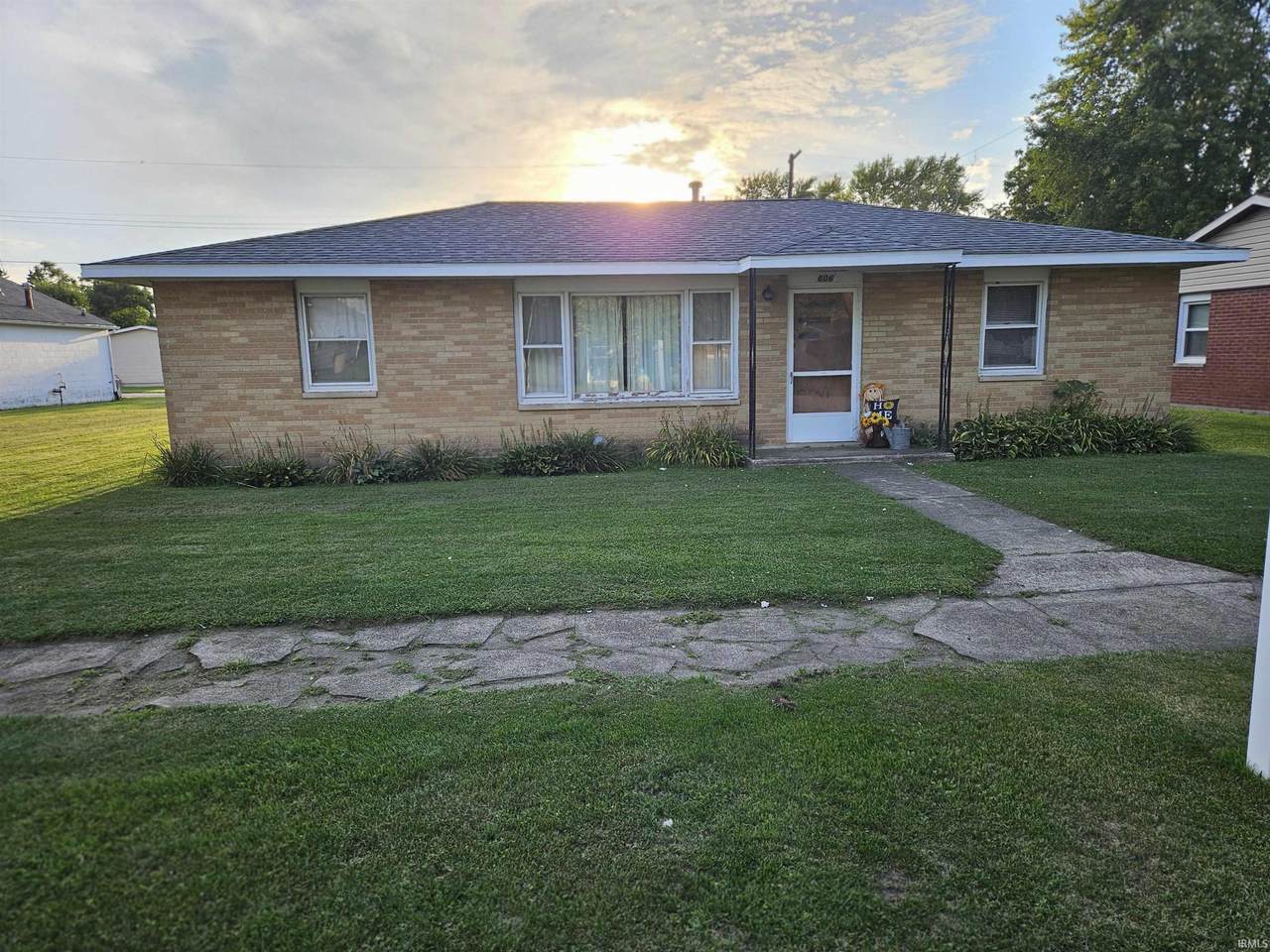 606 Race Street - Photo 1