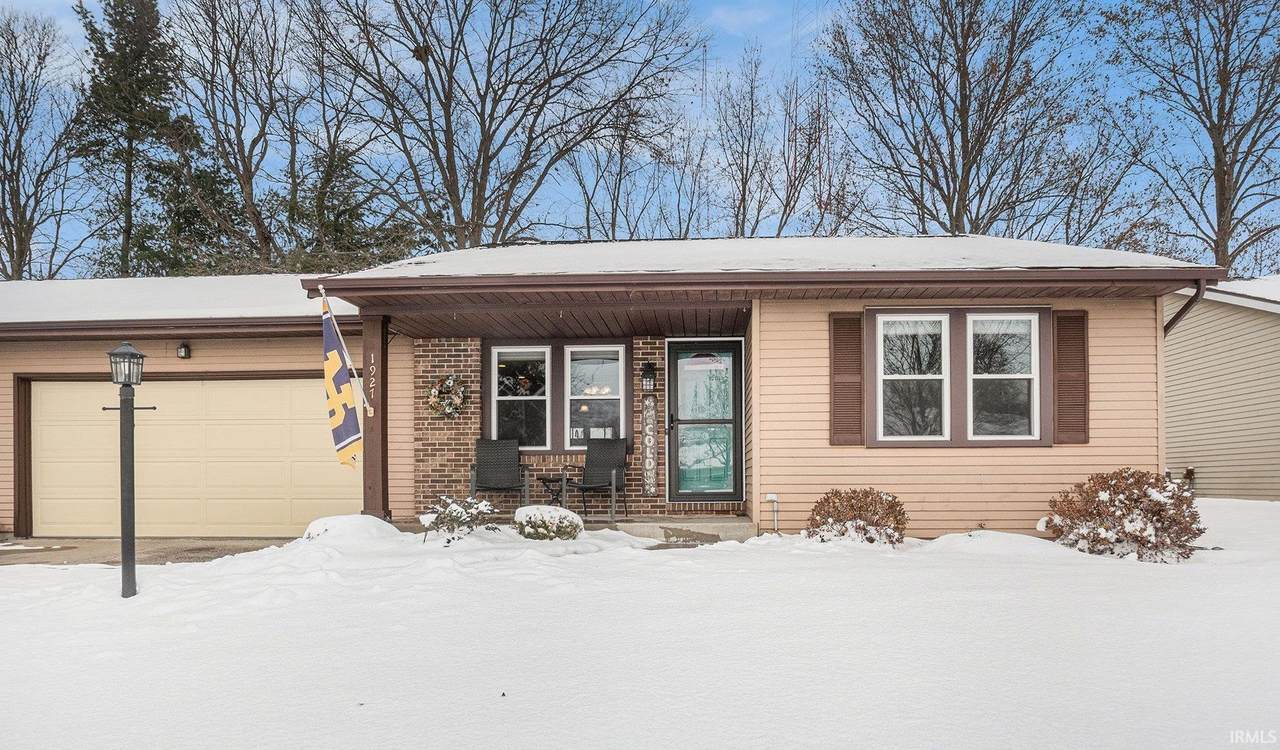 1927 Farnsworth Drive - Photo 1