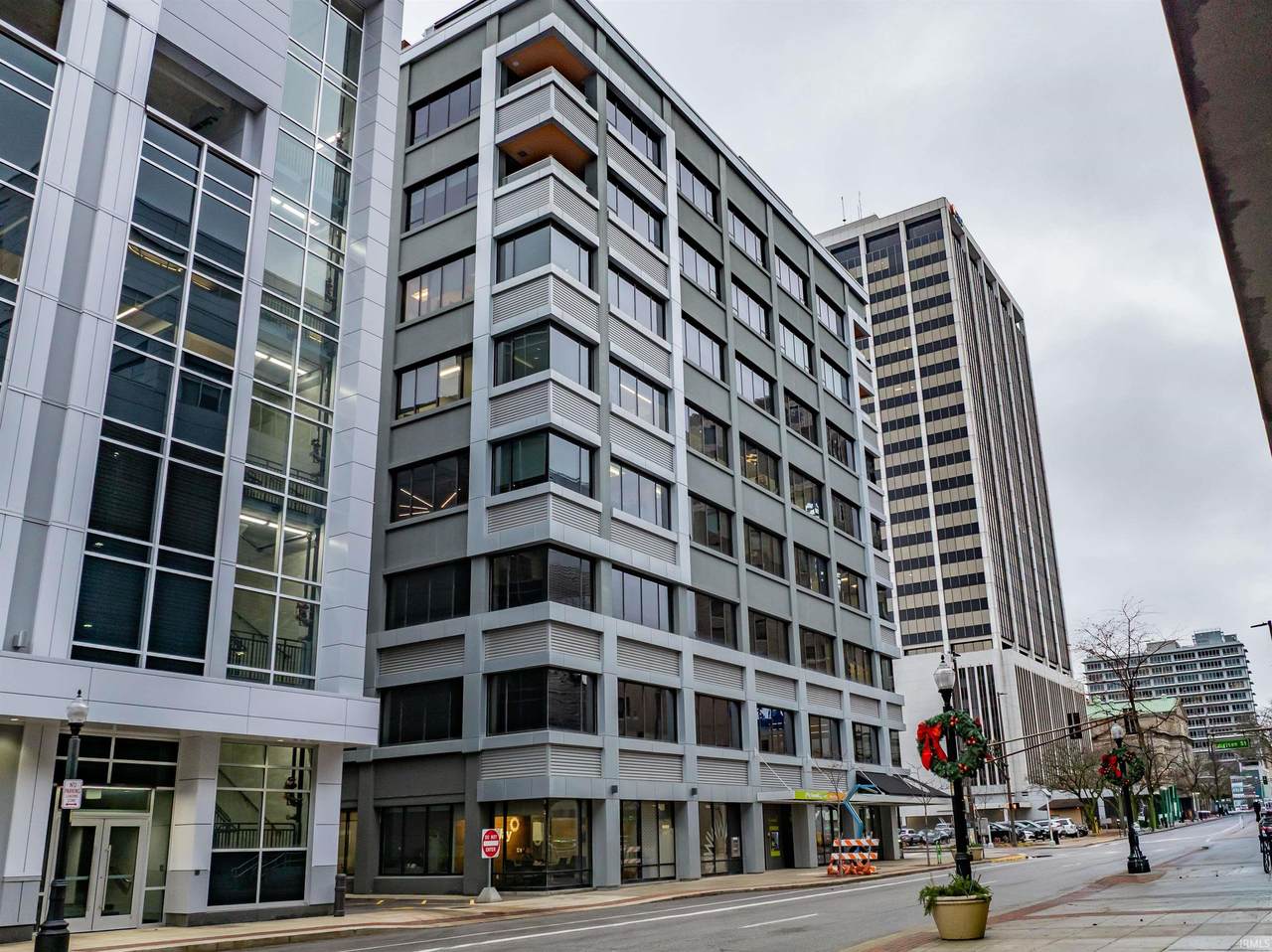 202 W Berry Street - Photo 1