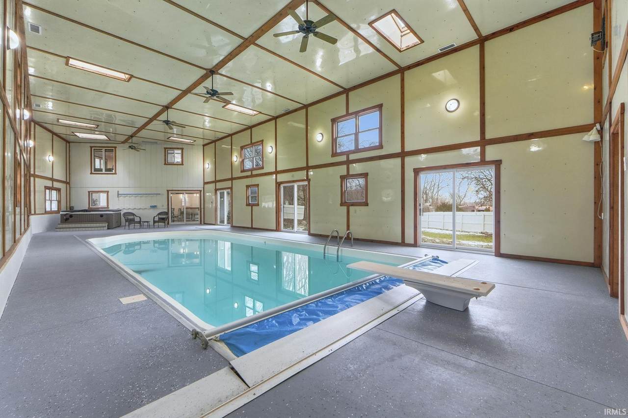 4299 1000 N - Photo 1