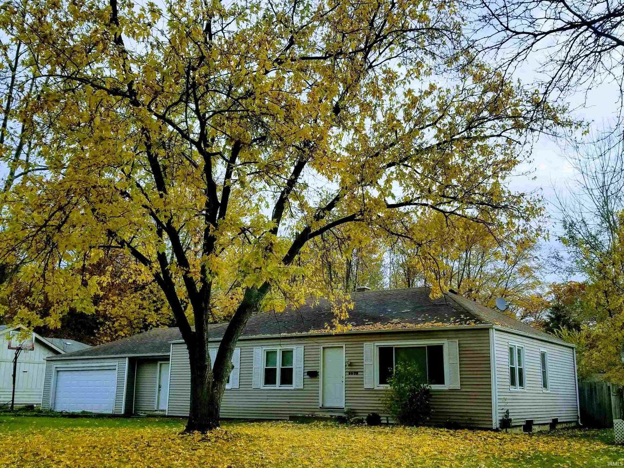 5505 Standish Drive - Photo 1