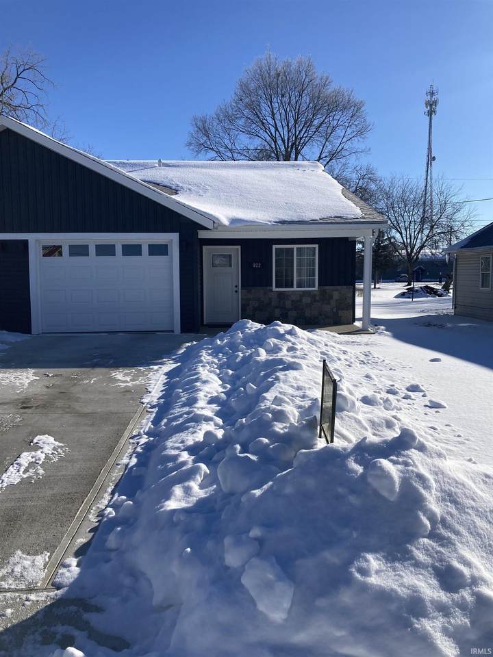 922 11TH Street - Photo 1