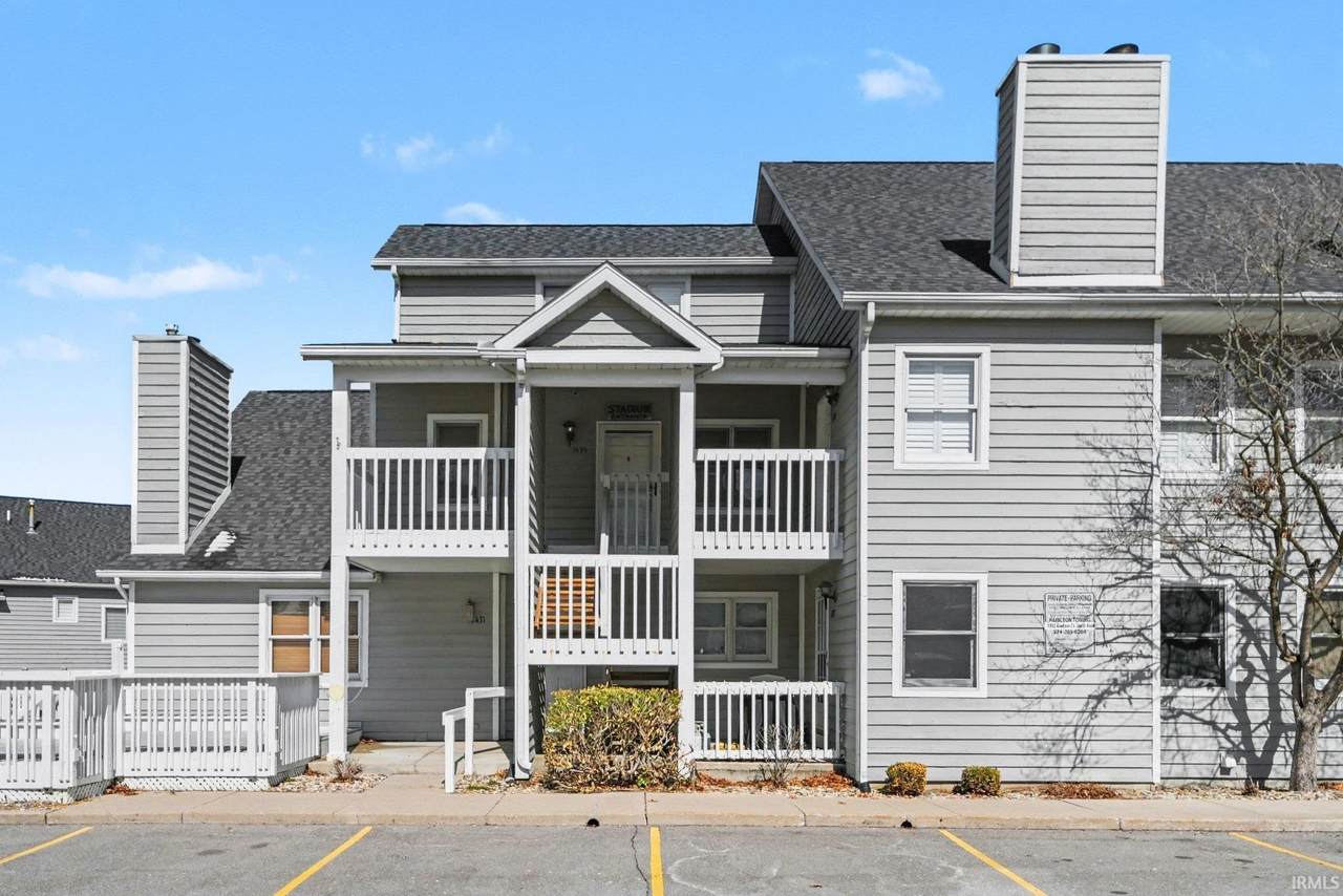 1433 Oakhill Drive - Photo 1