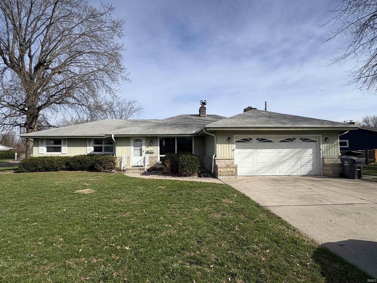 806 James Drive - Photo 1