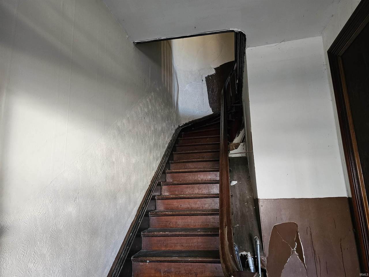 https://bt-photos.global.ssl.fastly.net/irmls/1280_boomver_1_202610068-2.jpg