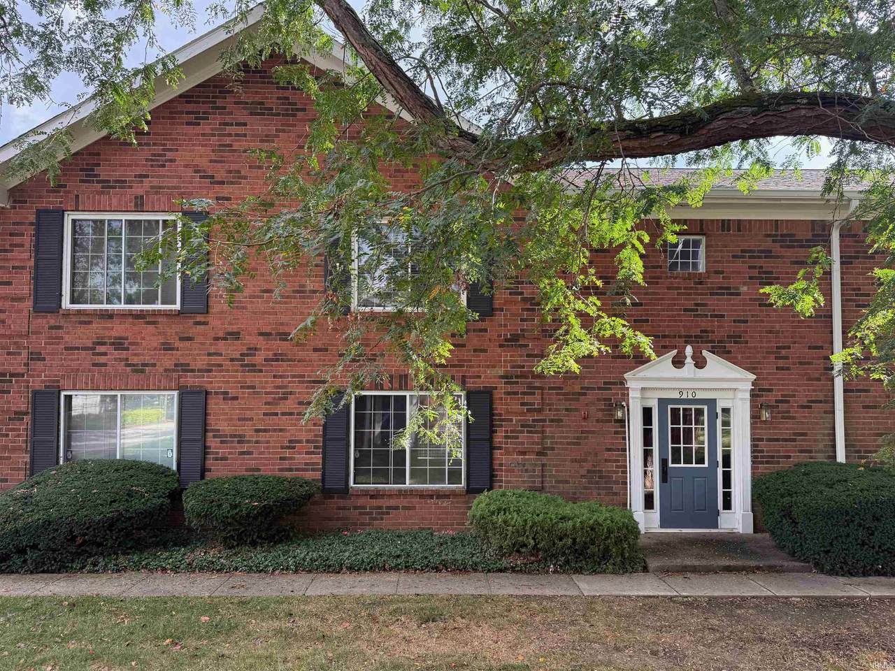 910 Park Central Drive - Photo 1