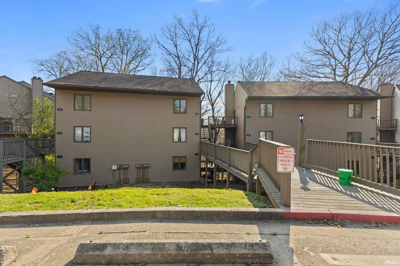 9590 Lake Ridge Drive - Photo 1