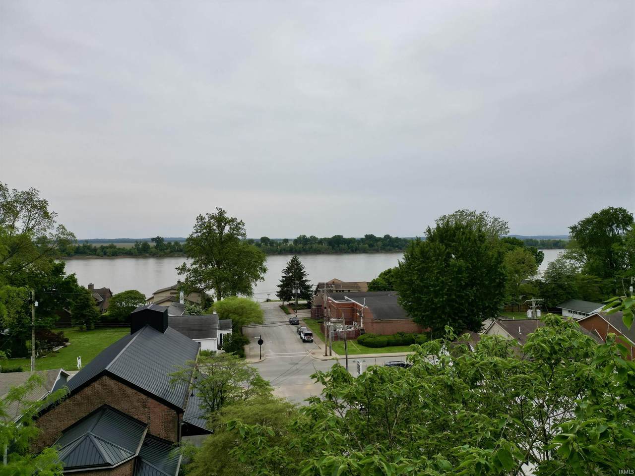https://bt-photos.global.ssl.fastly.net/irmls/1280_boomver_1_202615966-2.jpg