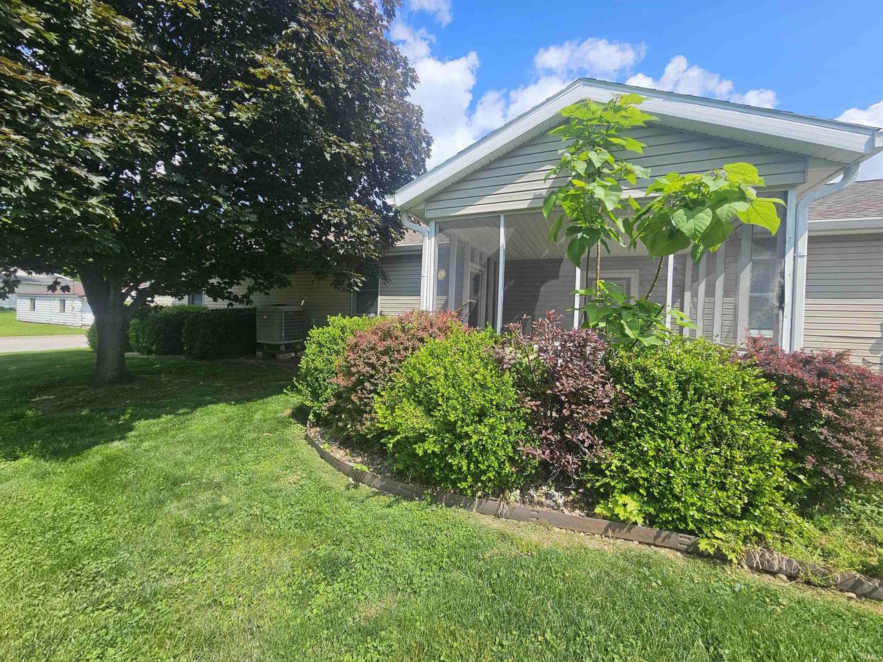 https://bt-photos.global.ssl.fastly.net/irmls/1280_boomver_1_202616565-2.jpg