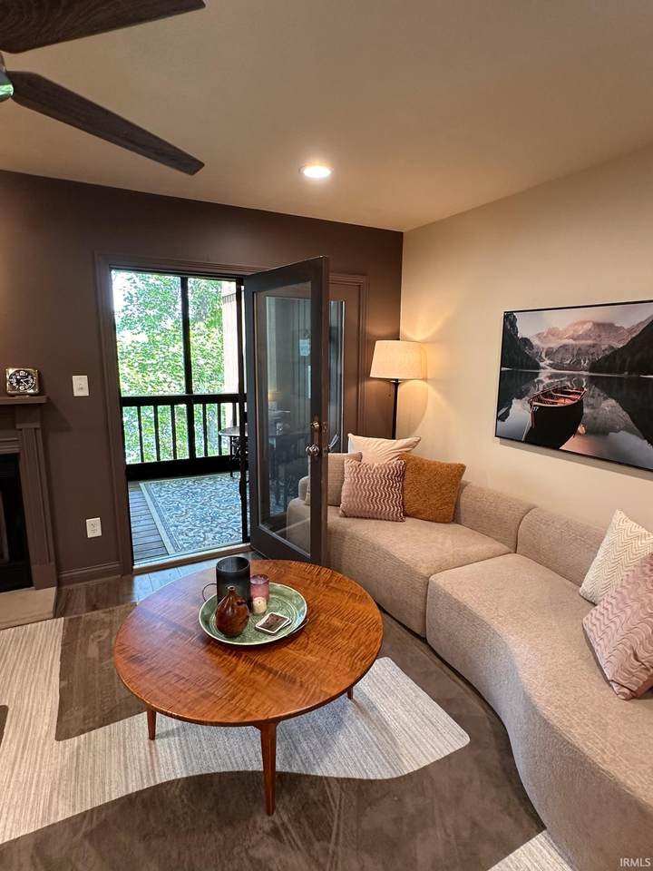 https://bt-photos.global.ssl.fastly.net/irmls/1280_boomver_1_202626492-2.jpg