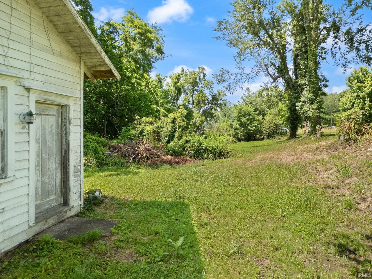 https://bt-photos.global.ssl.fastly.net/irmls/1280_boomver_1_202626493-2.jpg