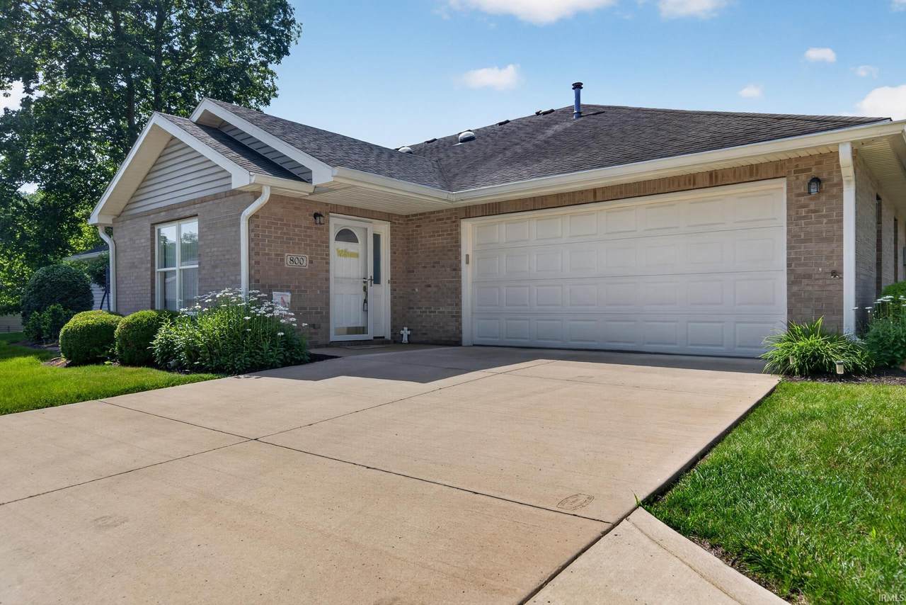 800 Walnut Ridge W - Photo 1