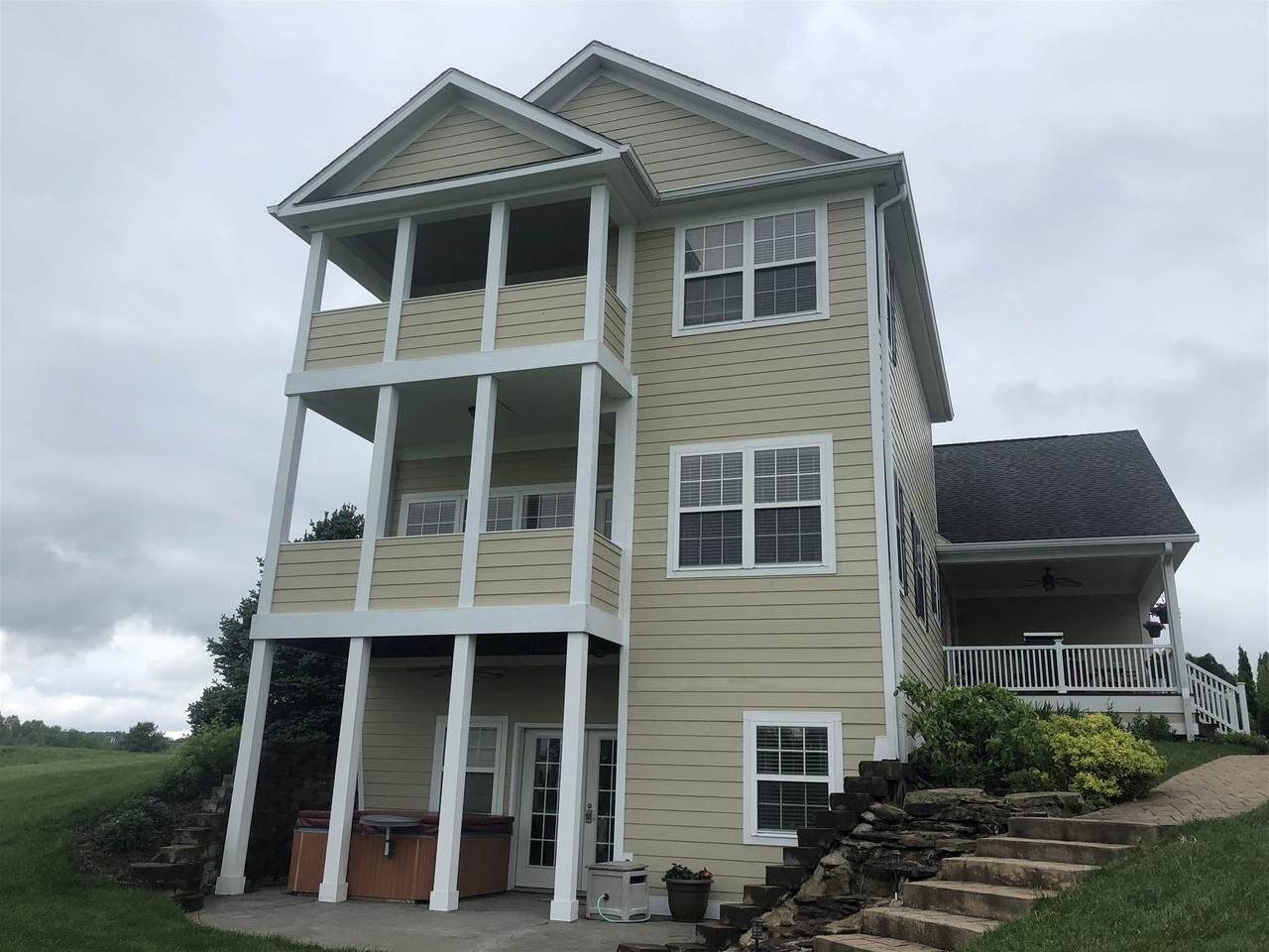 711 Crystal Court Dr - Photo 1