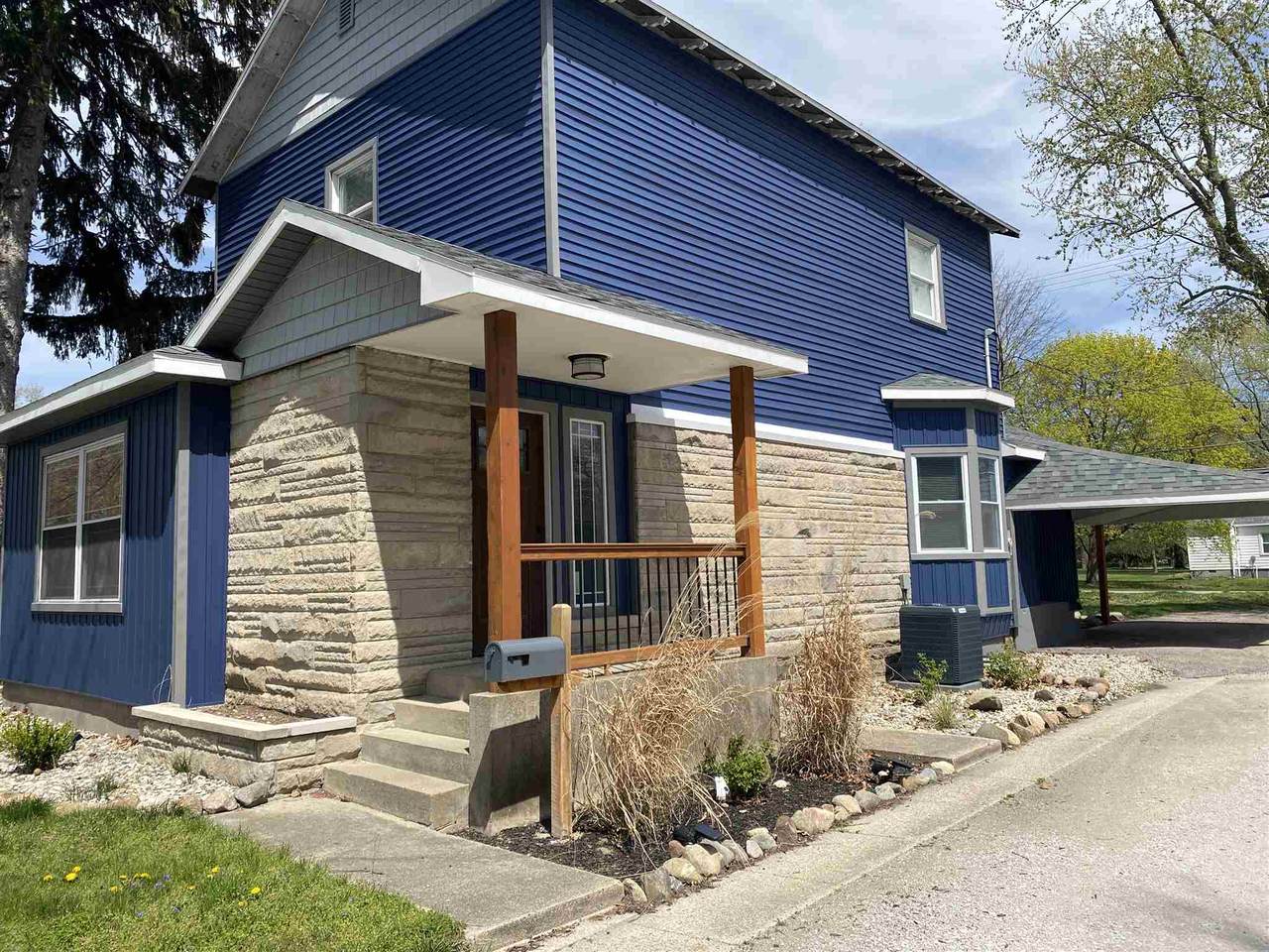 615 Monticello Street - Photo 1