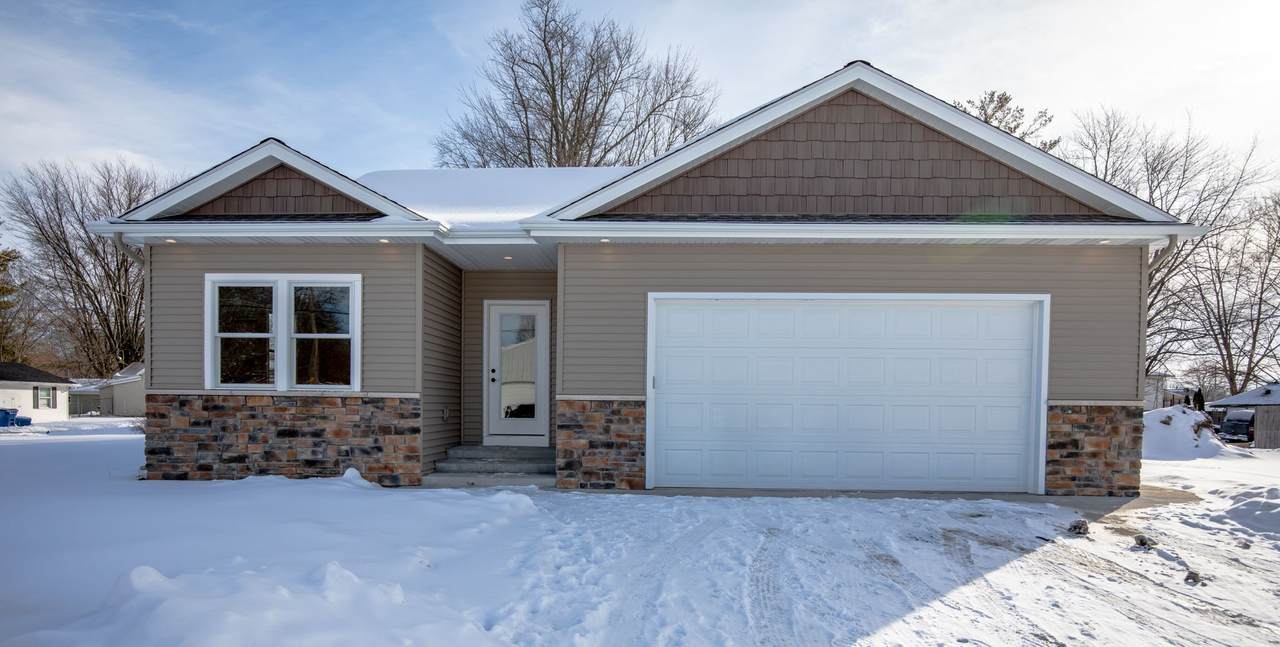 208 Ecker Avenue - Photo 1
