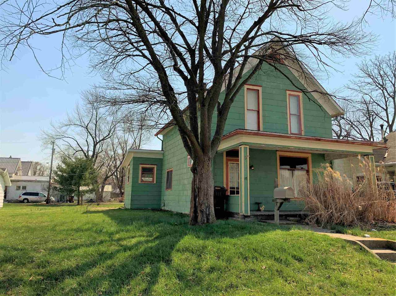 512 Central Street - Photo 1