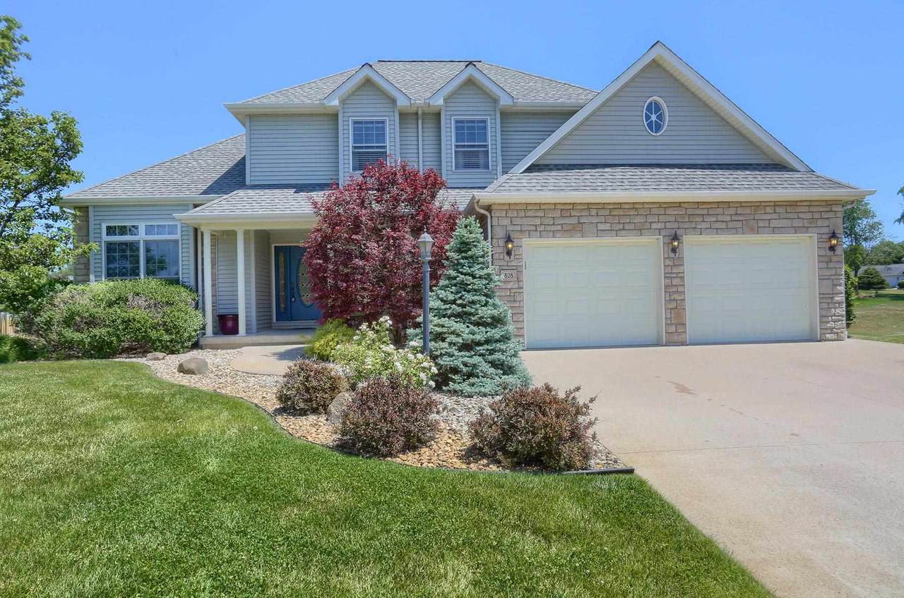 828 Persimmon Drive - Photo 1