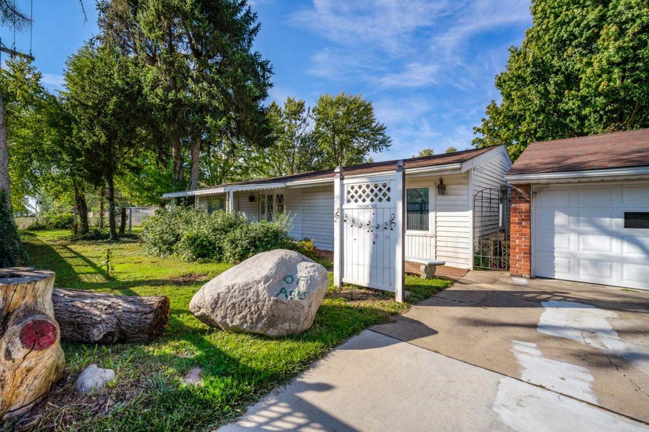 1004 Lincoln Road - Photo 1