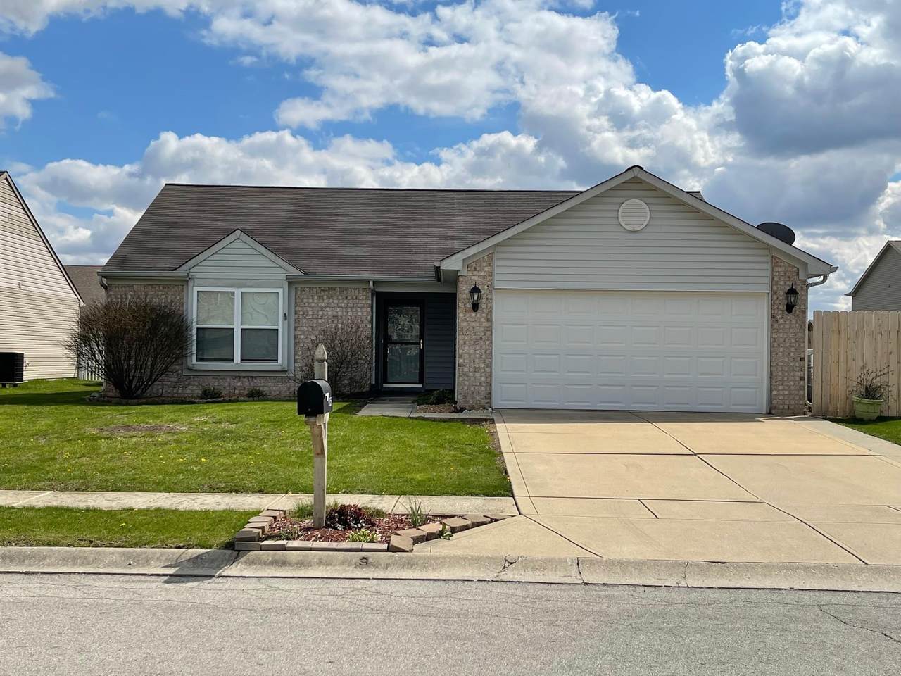 915 Shore Bend Boulevard - Photo 1
