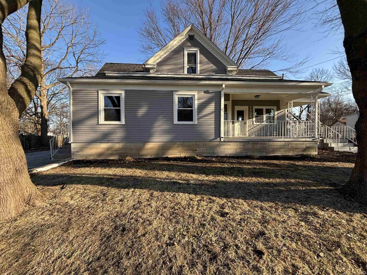 1125 Summit Street - Photo 1